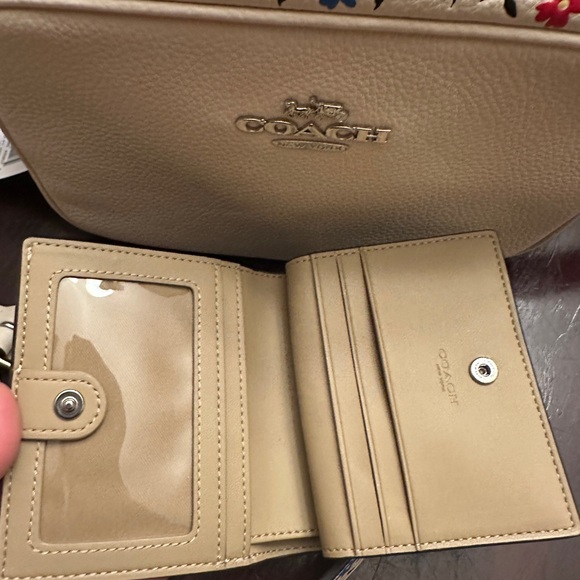 Coach Jamie floral purse/camera bag and matching wallet - Picture 5 of 7